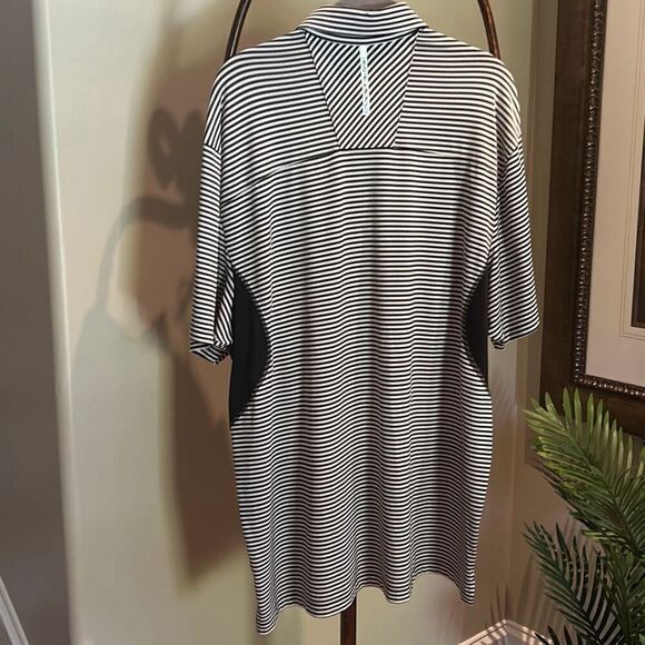 Under Armour XL Black & White Polo - Picture 6 of 6
